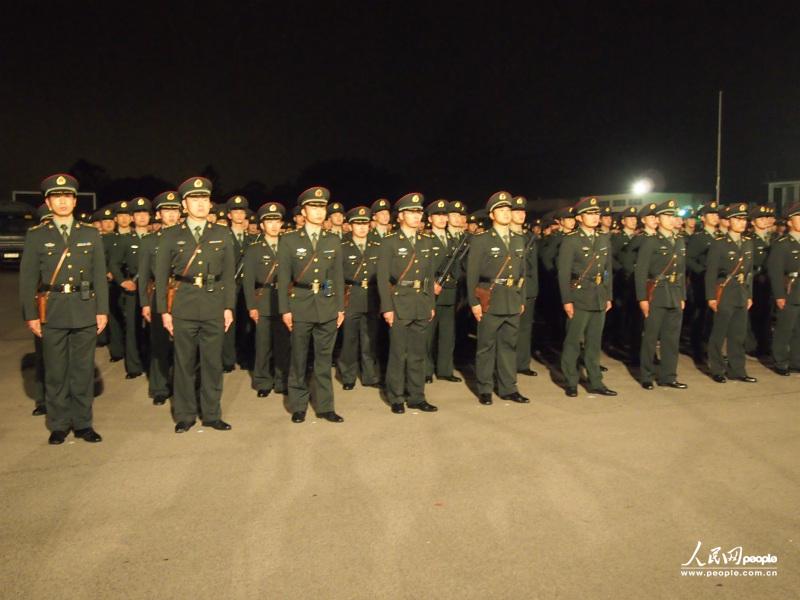 自1998年首次組織建制單位輪換以來,每年11月下旬,香港駐軍都要按計劃實施輪換行動。(攝影:曹海揚)