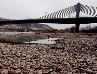 �ƺ����ݶκӴ��ִ������¶