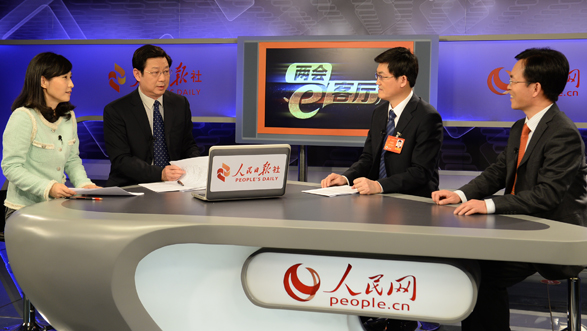 							　　　社保改革与老有所依							　　党的十八届三中全会提出，要建立更加公平可持续的社会保障制度，实现基础养老金全国统筹，坚持精算平衡原则。“两会e客厅”第六场邀请到人力资源和社会保障部副部长胡晓义，全国人大代表、江苏省盐城市疾控中心主任沈进进，中央财经大学社会保障研究中心主任褚福灵共同探讨社保改革。【点击查看访谈实录】　　“未来的养老保险制度改革应有一个导向，劳动收入者皆保险，低收入、无收入者皆保障。”　　　　——人力资源和社会保障部副部长胡晓义