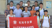 石河子大学水蓝社天山下，玛河畔