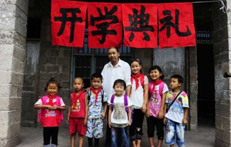 乡村教师3000元工资低不低？8月26日至30日，强国论坛版主曾跟随“群众路线革命圣地行”探访过贵州省遵义市。采访中，遵义市习水县土城镇天星桥村小坝小学曾给记者留下了深刻印象。于是，在第30个教师节来临之际，强国论坛版主希望回访一位小坝小学的老师，聊聊乡村教师那些事。