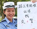 交警的哥"表白"高考学子