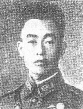 19059ʡˡ1926꣬ҾѧУ5ڲѧϰ1937꣬ʲμսؼζһߣ˵˶νսʲתƵ֮򣬿ʼλվƱʿΧڽ죬ʿվսҹ 19392£ʲ𣨲䣨·վʦżսУұеУ׳ѳ