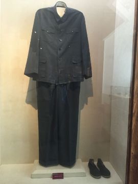 郭沫若曾經穿過的中山裝。（鄧志慧 攝）