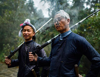 探秘“中国最后一个枪手部落”