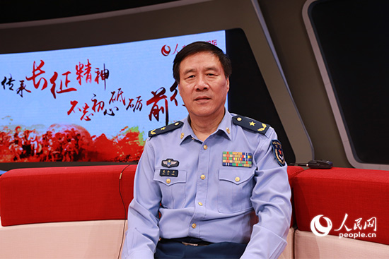 空軍指揮學院原副院長、朱德之孫朱和平少將做客人民網強國論壇（代睿 攝）