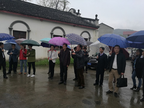 在浬浦镇镇政府,中共诸暨市委常委,统战部部长华珺向调研组着重介绍了