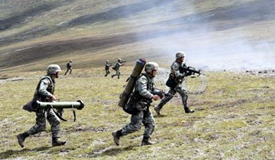 西藏军区边防某团开展实弹演练