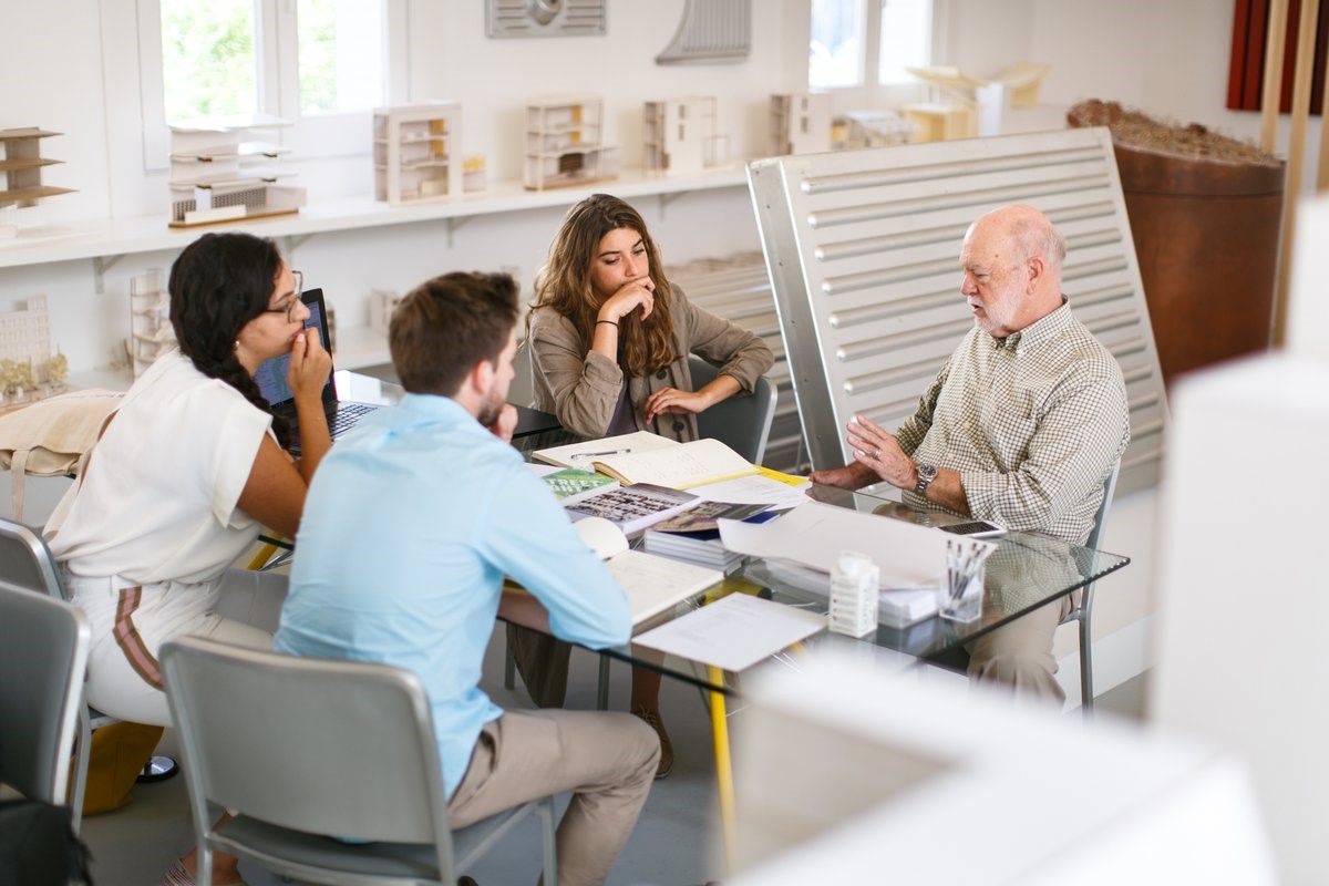 http:\/\/www.people.com.cn\/rss\/auto.xml