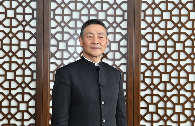 斯泽夫：传统产业面临转型 新能源发展前景广阔