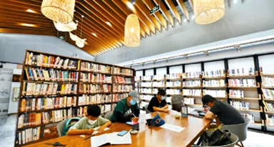 “书店+”让老城书香更浓郁