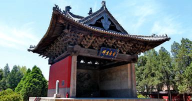 融通建筑艺术与声学技术的戏台