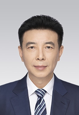 陳贄，男，漢族，1965年10月生，研究生學歷，中共黨員，現任人民日報社編委委員、海外版編輯部總編輯。