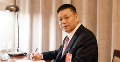 陈保华全国人大代表、华海药业总裁陈保华认为，在数字经济时代，应运用法治思维、法治方式去破解制约因素和突出问题，努力健全数字经济相关法律机制，促使发展数字经济有法可依。针对薄弱环节、制约因素和问题，着力完善经济管理体制机制。