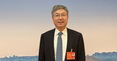 尹同跃全国人大代表、奇瑞控股集团党委书记尹同跃表示，得益于我国经济的强韧性，长期向好的基本面不会改变，且行业芯片短缺的情况也在逐步缓解，汽车生产可以进一步满足汽车需求，加上新能源汽车市场规模的扩大以及海外市场的复苏等，预计2022年汽车市场将持续向好。