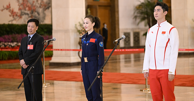 采访党代表