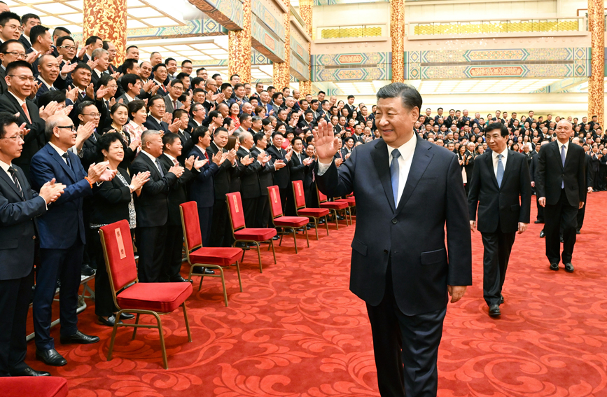 习近平会见第十届世界华侨华人社团联谊大会