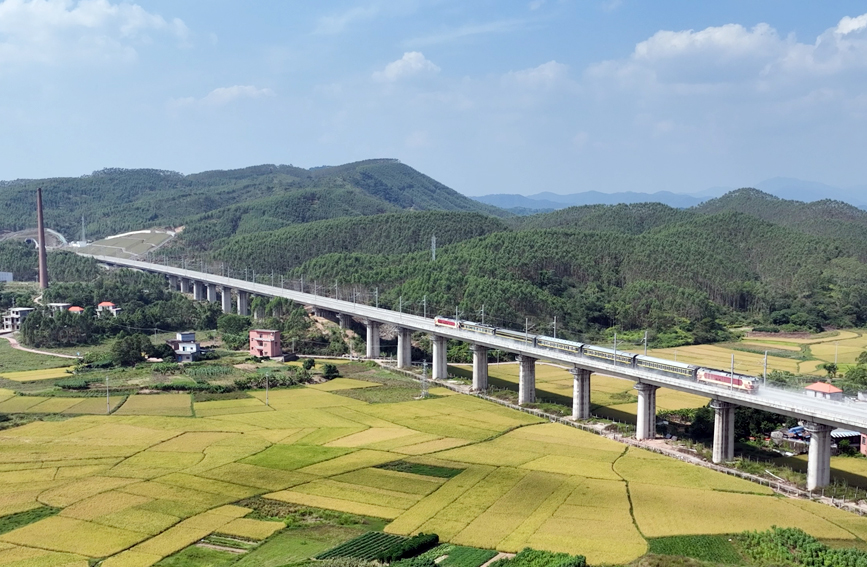 广西防东铁路开始联调联试 预计年底开通运