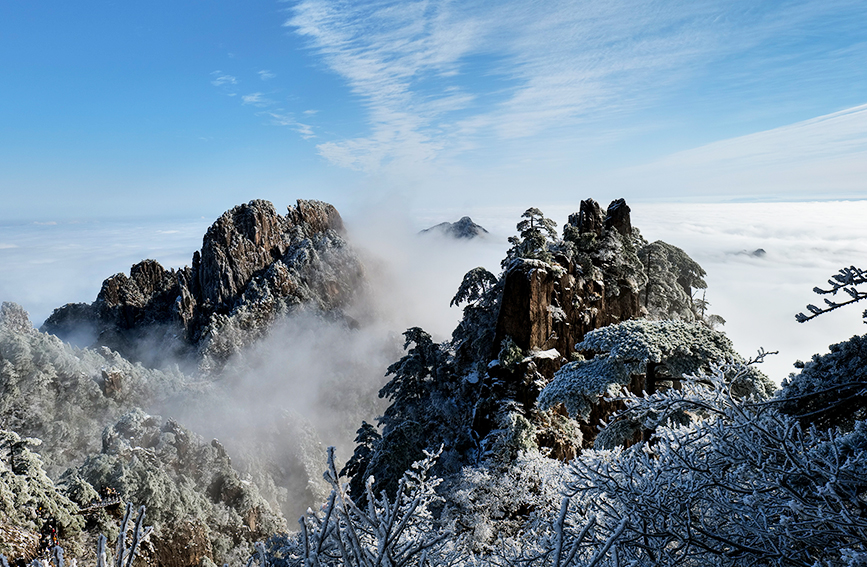 安徽：雪后黄山迎客来