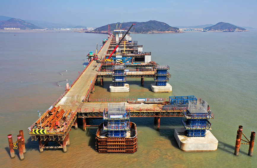 浙江玉环：台州1号公路西沙门大桥加紧施工