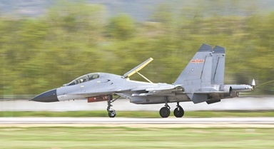 空军航空兵某旅开展飞行训练