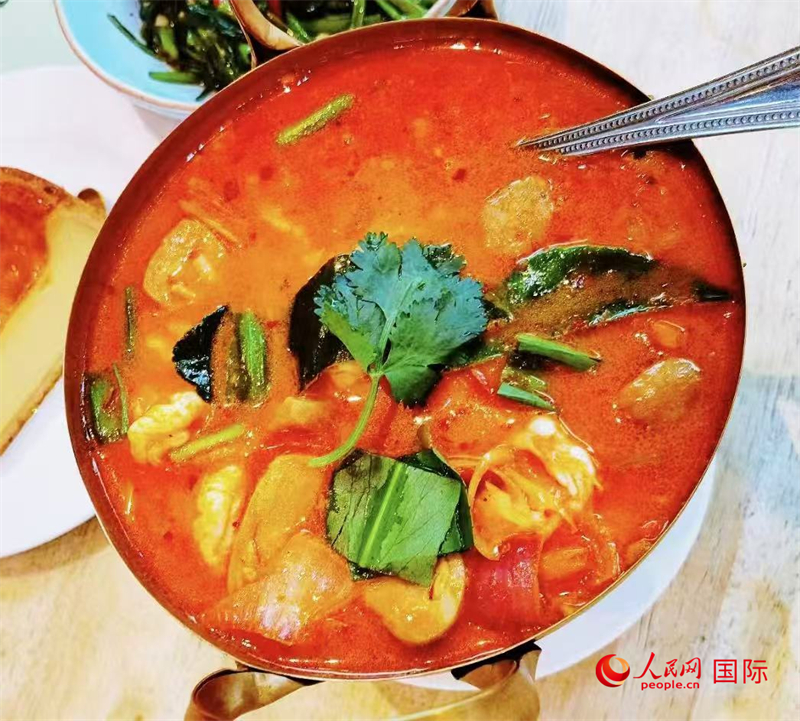 泰国美食冬阴功。人民网记者 简承渊摄