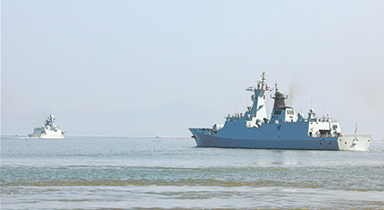 海军某支队组织舰艇编队开展训练