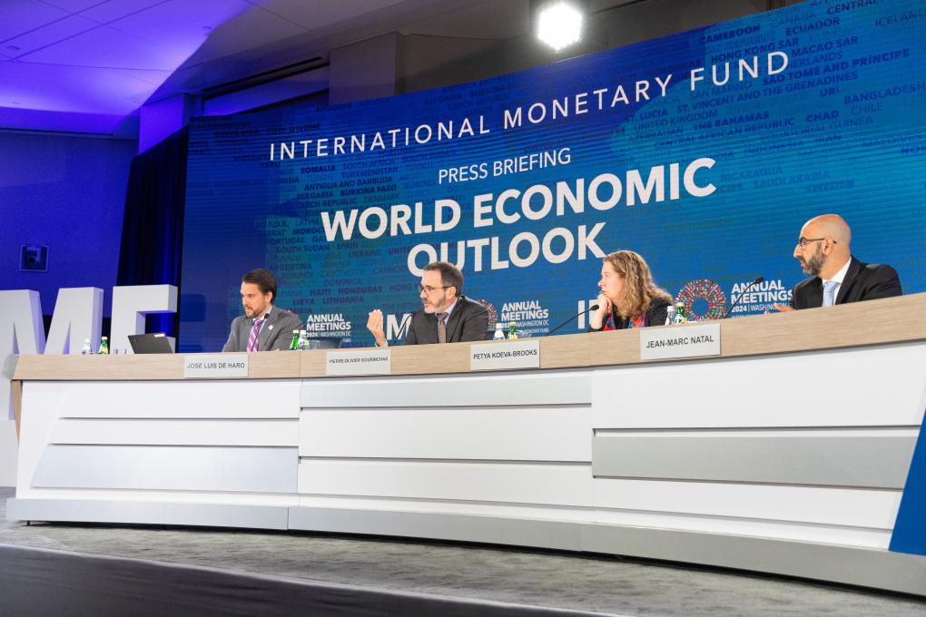 2024年10月22日,国际货币基金组织(IMF)在美国华盛顿举行《世界经济展望报告》媒体发布会。新华社记者 胡友松 摄 2024年10月22日,国际货币基金组织(IMF)在美国华盛顿举行《世界经济展望报告》媒体发布会。新华社记者 胡友松 摄