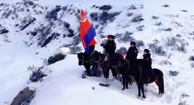 移民管理警察踏雪巡边 守卫祖国防线
