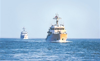 海军某大队开展舰艇编队航行训练