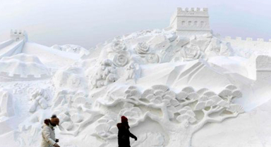雪雕艺术添彩冬日哈尔滨