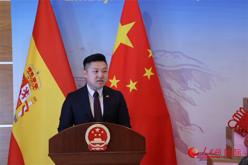 3- 全西学生学者联合会主席段炼作为学联代表发言。摄影 许海林 3- 全西学生学者联合会主席段炼作为学联代表发言。摄影 许海林