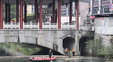 重庆酉阳：清漂护碧水