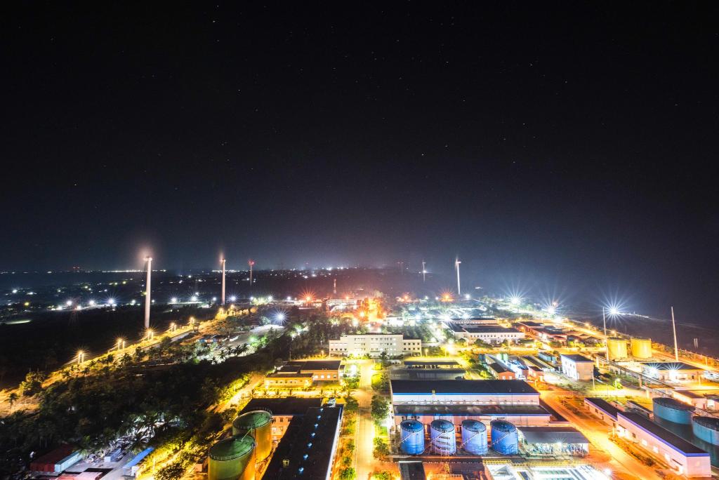 这是斯里兰卡普特拉姆电站夜景(2020年12月8日摄)。新华社发(普特拉姆电站供图) 这是斯里兰卡普特拉姆电站夜景(2020年12月8日摄)。新华社发(普特拉姆电站供图)