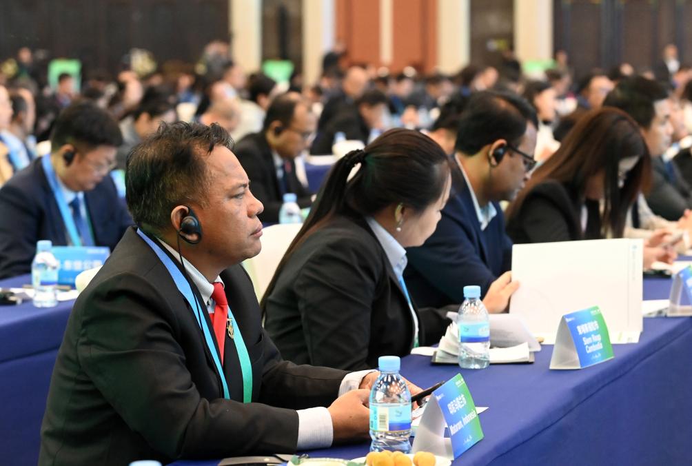 这是1月16日,在南宁国际会展中心,与会者在“世界市长对话·南宁”活动中。新华社记者 陆波岸 摄 这是1月16日,在南宁国际会展中心,与会者在“世界市长对话·南宁”活动中。新华社记者 陆波岸 摄