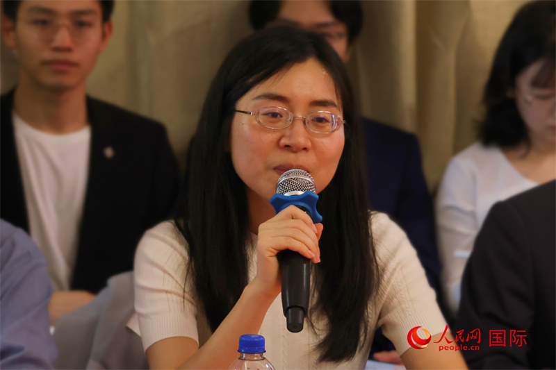 清华大学党委研工部副部长兰旻在座谈会上致辞。人民网记者 陈海琪摄 清华大学党委研工部副部长兰旻在座谈会上致辞。人民网记者 陈海琪摄