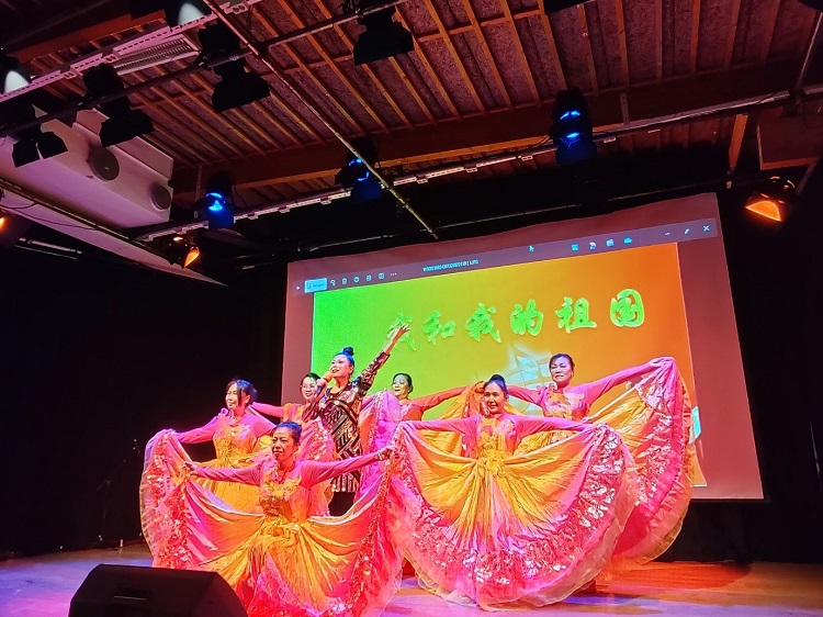 哥德堡华人艺术团表演的舞蹈。中国驻哥德堡总领馆供图 哥德堡华人艺术团表演的舞蹈。中国驻哥德堡总领馆供图