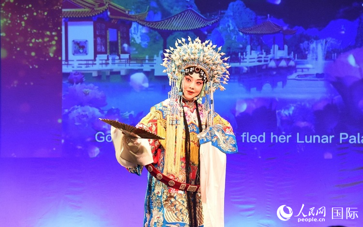 京剧经典选段《贵妃醉酒》。人民网记者 殷淼摄 京剧经典选段《贵妃醉酒》。人民网记者 殷淼摄