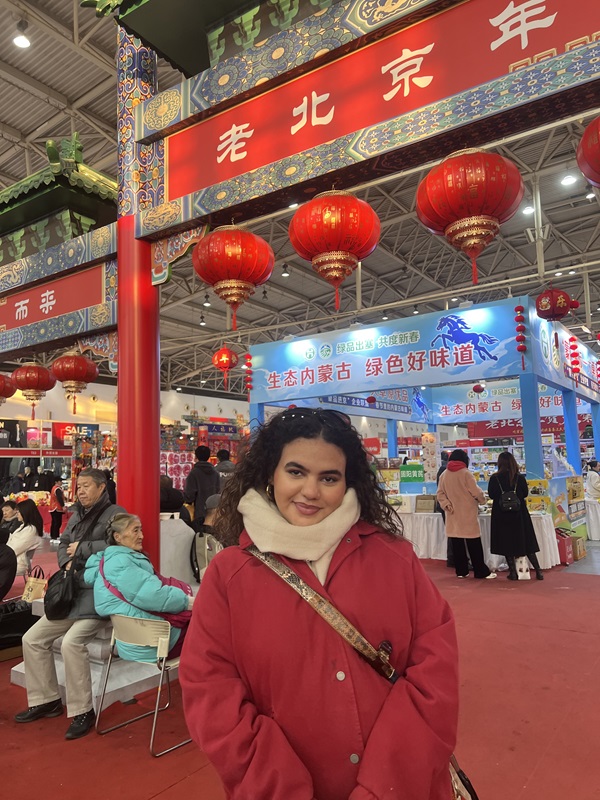 阿亚在北京采购年货。作者供图 阿亚在北京采购年货。作者供图