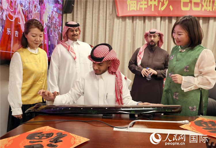 古琴学习有板有眼。人民网记者 管克江摄 古琴学习有板有眼。人民网记者 管克江摄