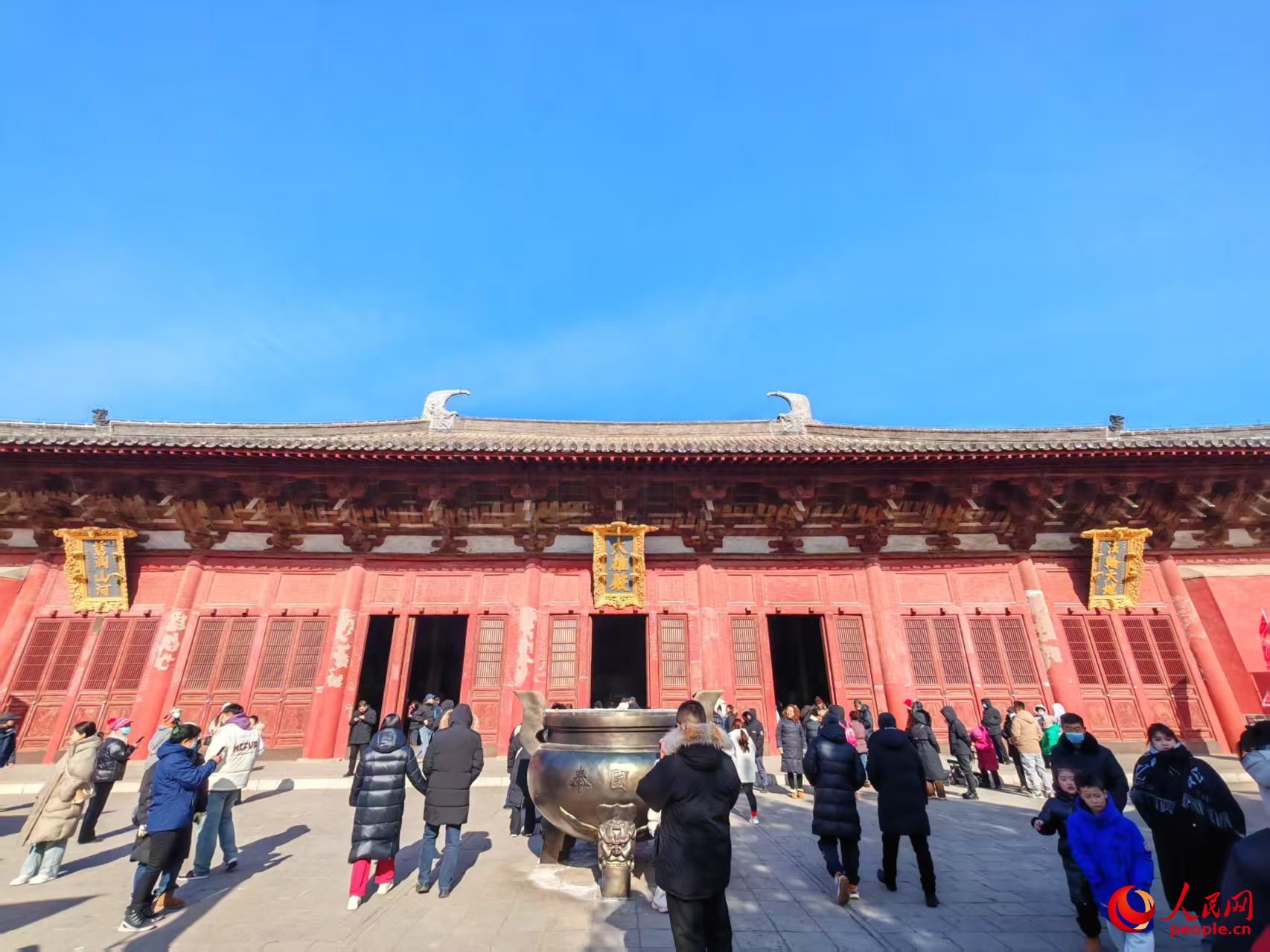 奉国寺的大雄殿外。人民网记者 王子锋摄 奉国寺的大雄殿外。人民网记者 王子锋摄
