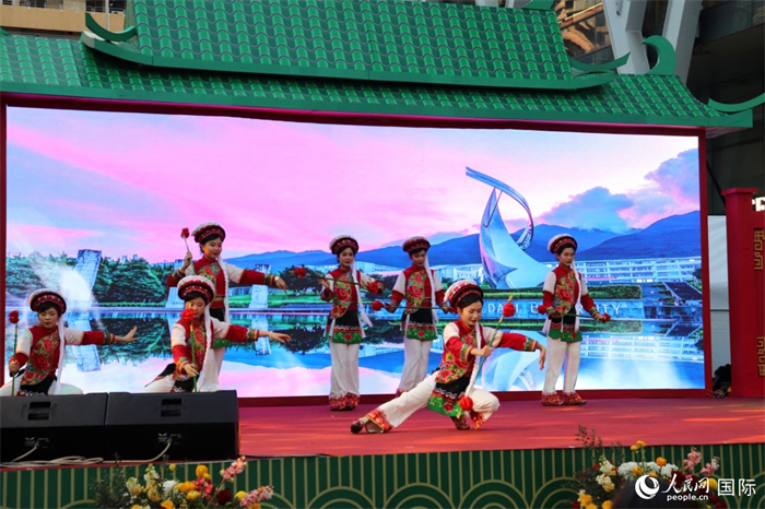 云南传统歌舞表演。实习生 姚欣可摄 云南传统歌舞表演。实习生 姚欣可摄