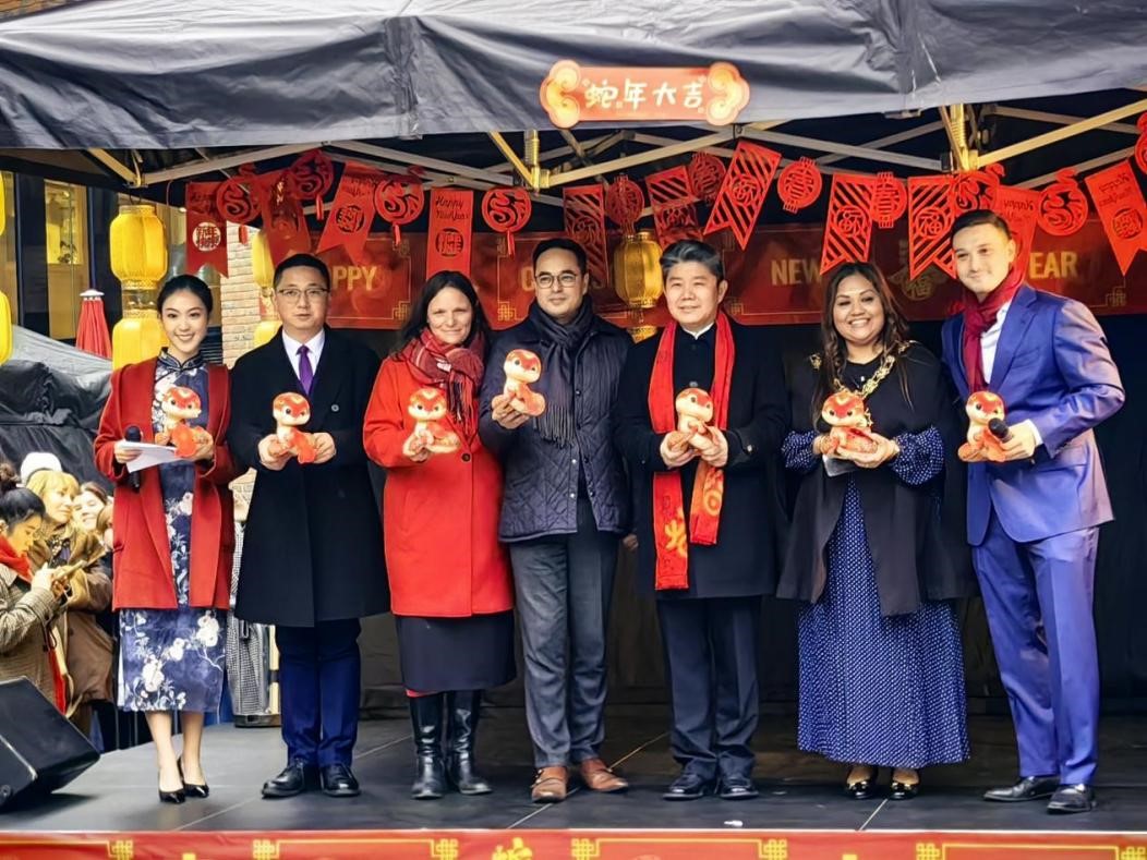 参加卡姆登新春庆典的嘉宾合影留念。主办方供图 参加卡姆登新春庆典的嘉宾合影留念。主办方供图