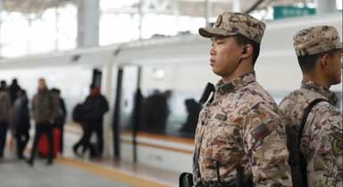 春运迎来返程高峰 武警官兵坚守战位