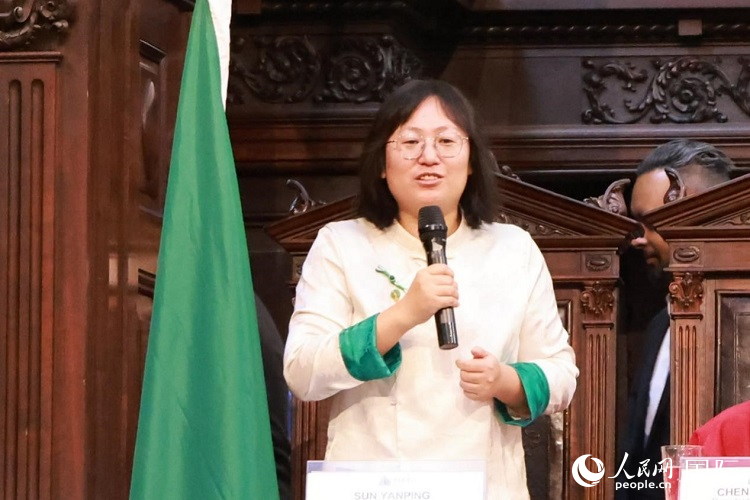 里约热内卢天主教大学孔子学院中方院长孙艳萍在活动中致辞。人民网记者 陈海琪摄 里约热内卢天主教大学孔子学院中方院长孙艳萍在活动中致辞。人民网记者 陈海琪摄