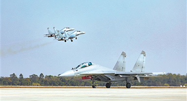 空军航空兵某旅开展飞行训练