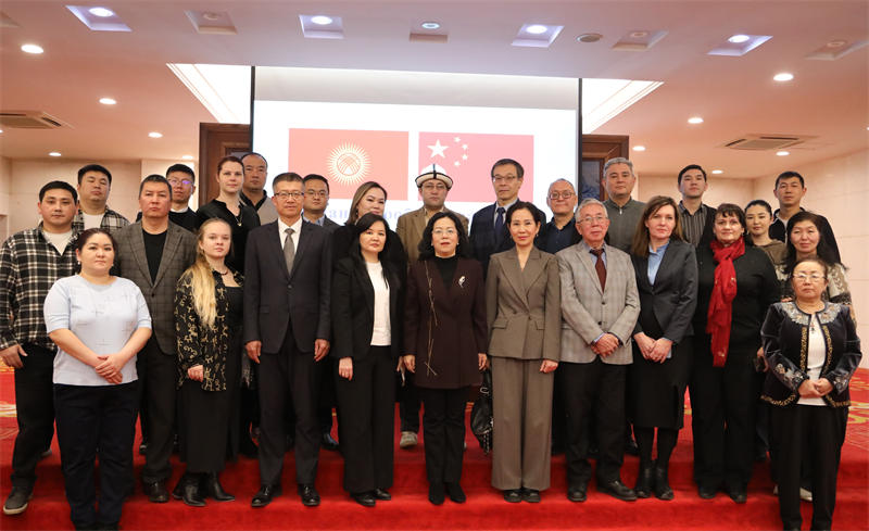 与会人员合影。中国驻吉尔吉斯斯坦使馆供图 与会人员合影。中国驻吉尔吉斯斯坦使馆供图