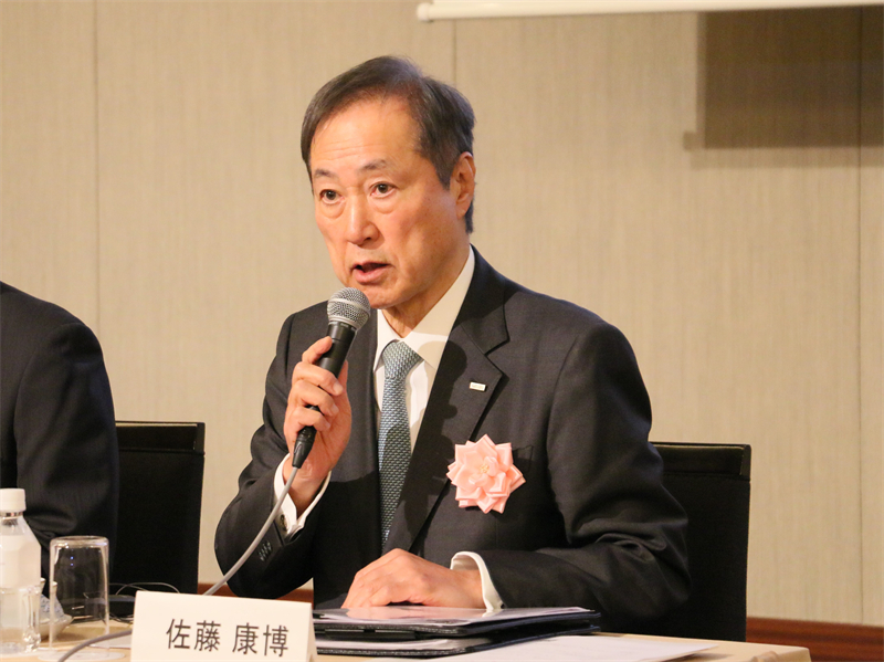 日中投资促进机构会长佐藤康博致辞。人民网 许可摄 日中投资促进机构会长佐藤康博致辞。人民网 许可摄