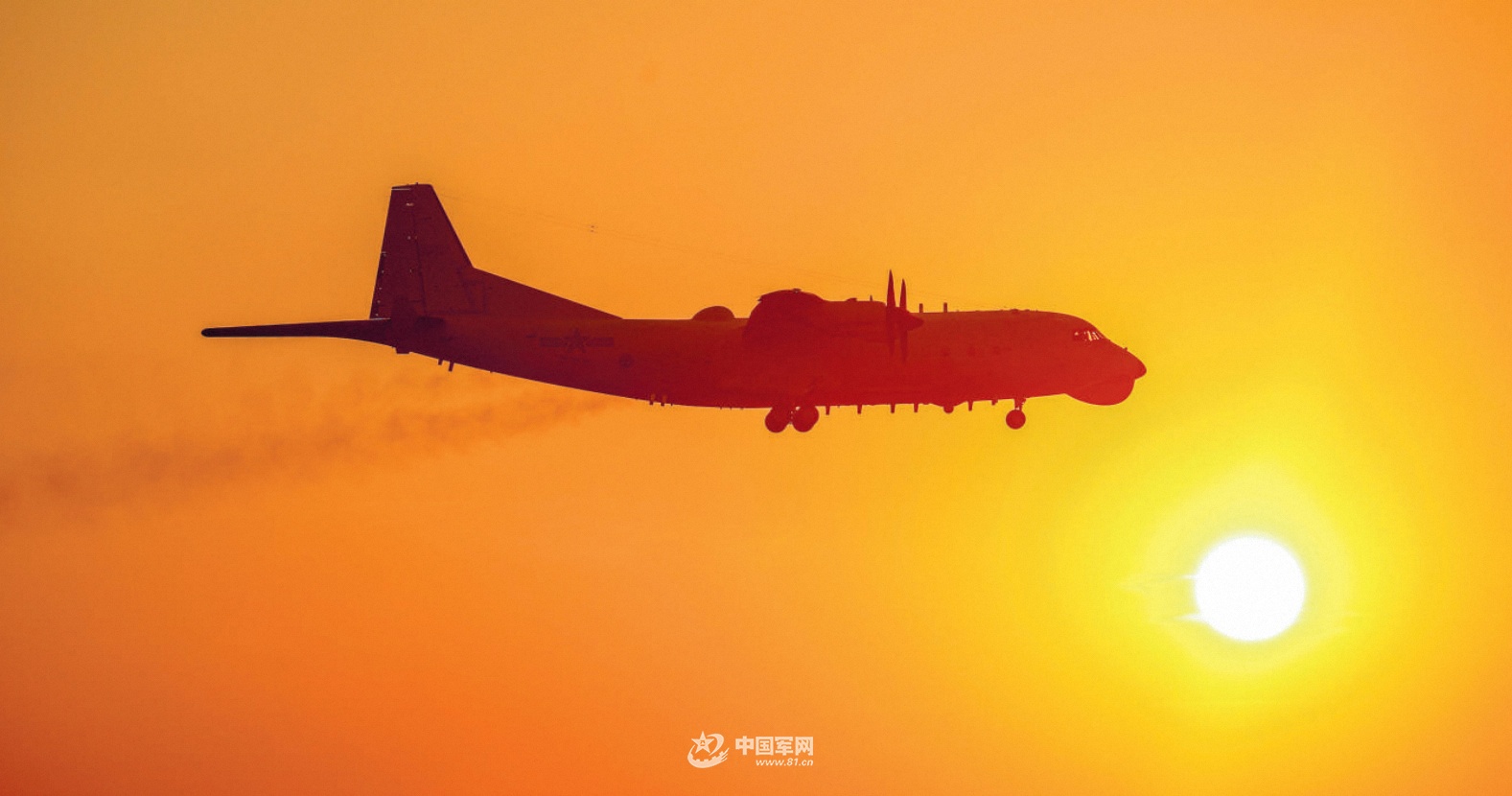 海军航空兵某团开展飞行训练。 摄影：秦钱江