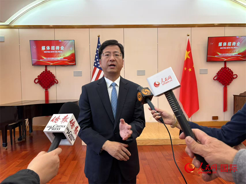 张建敏接受人民网等媒体记者采访。人民网 邓圩摄 张建敏接受人民网等媒体记者采访。人民网 邓圩摄